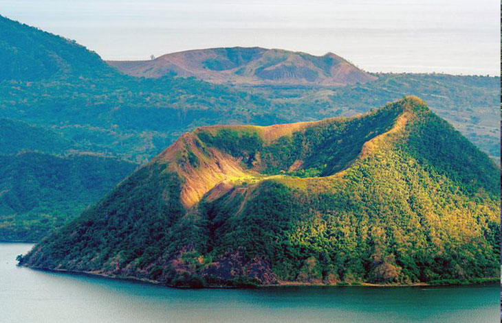 taalvolcano.jpg
